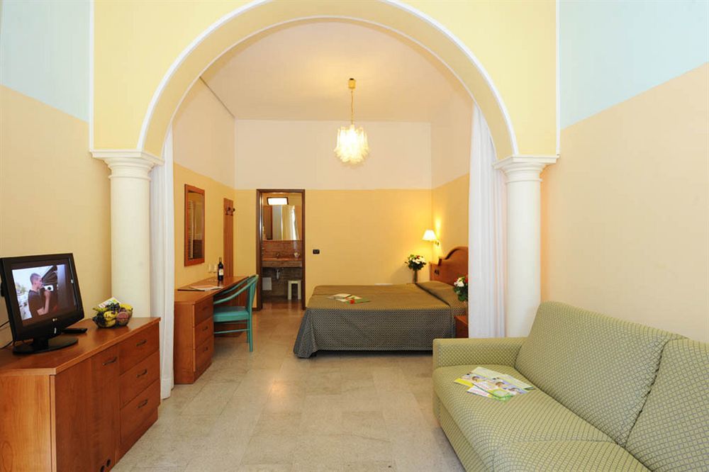 Du Parc Hotel 4*