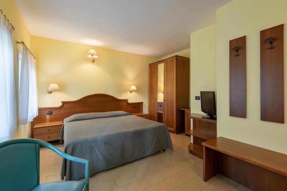 Du Parc Hotel 4*